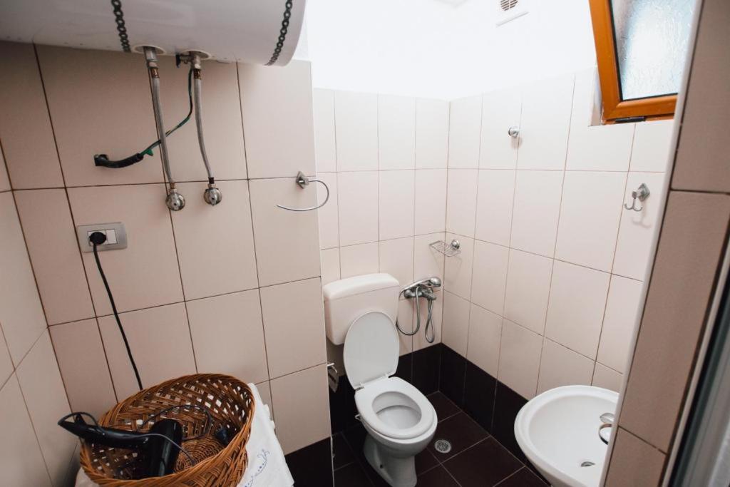 Bb Apartament Apartman Gjirokastra Kültér fotó